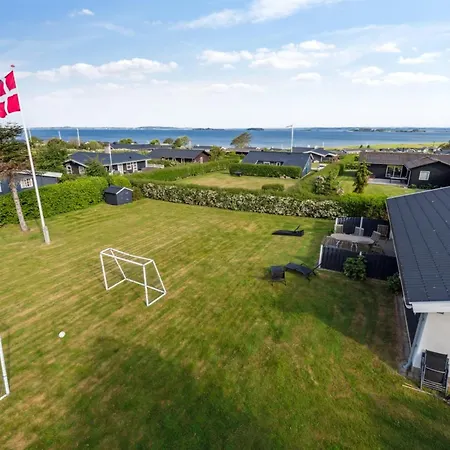 Gudrun - 250m From The Sea By Interhome